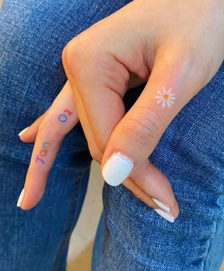 finger tattoo